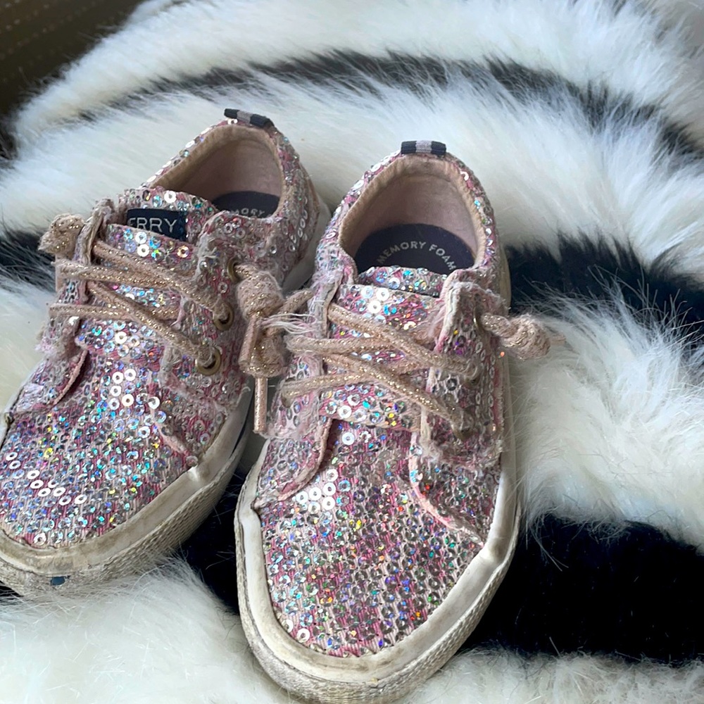 Sperry toddler size 6 Velcro strap sliders.